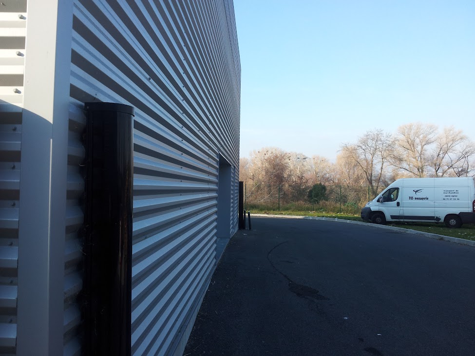 Barrière infrarouge sur plateforme logistique